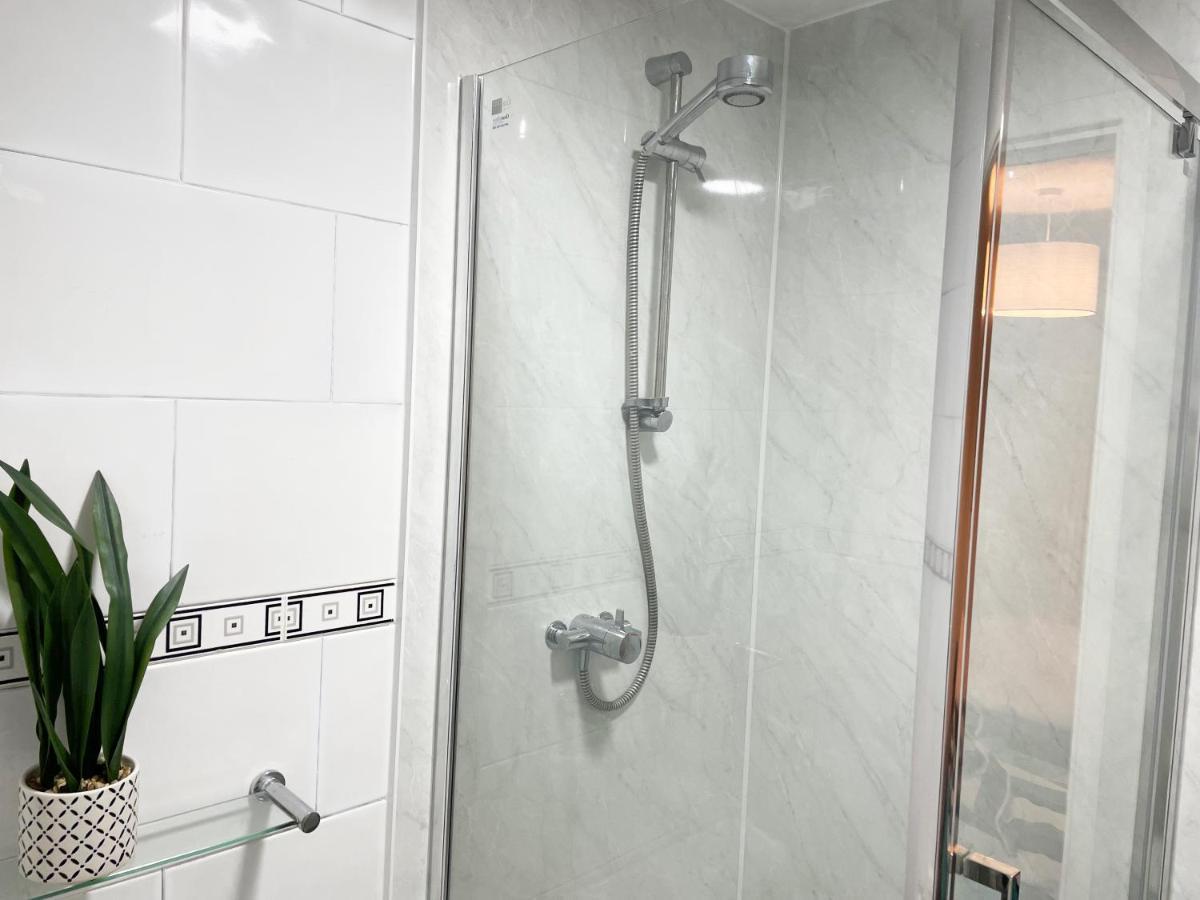 Comfortable And Spacious Superb Holiday Home In Llanelli, Dog Friendly Εξωτερικό φωτογραφία