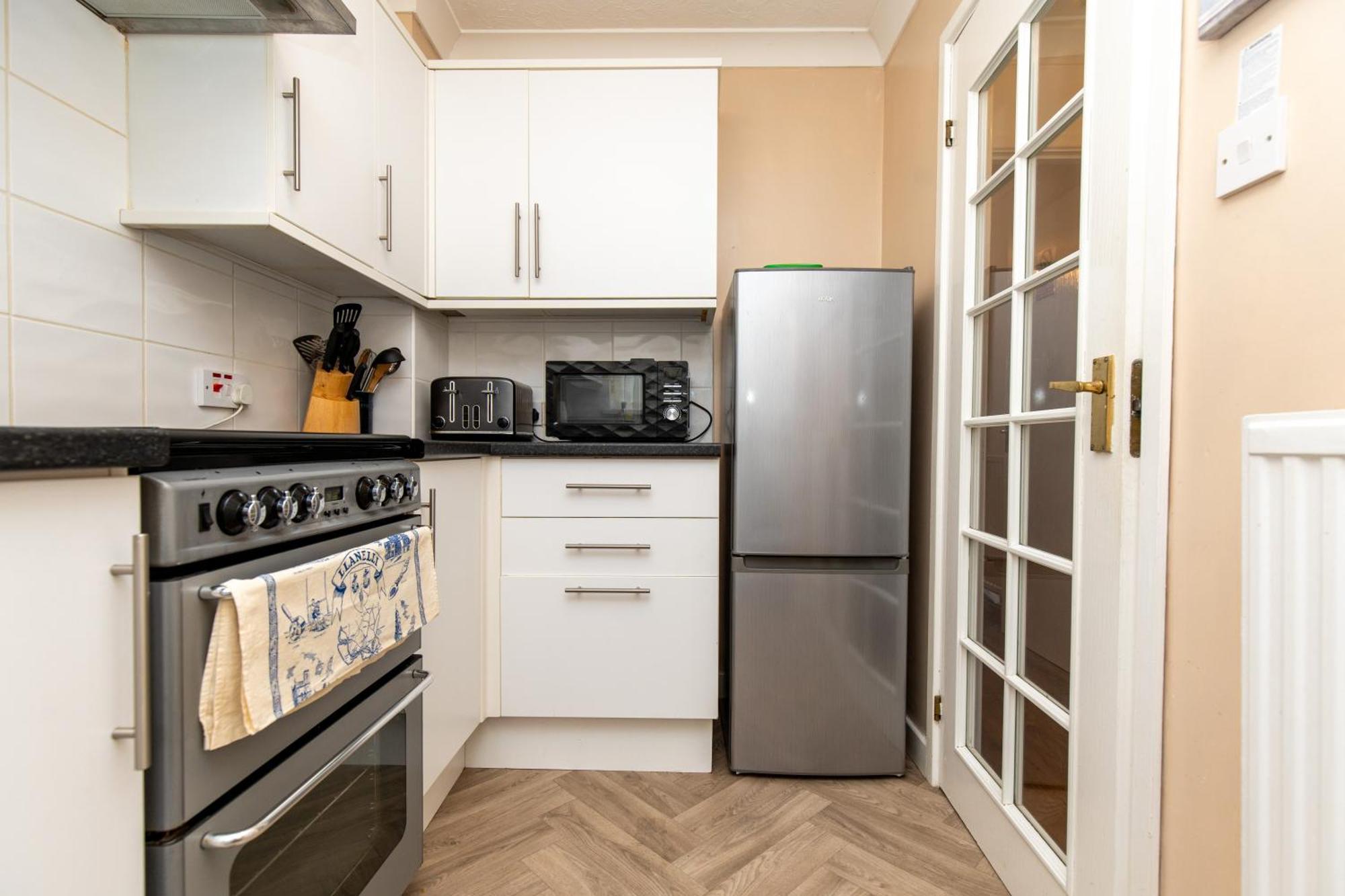 Comfortable And Spacious Superb Holiday Home In Llanelli, Dog Friendly Εξωτερικό φωτογραφία